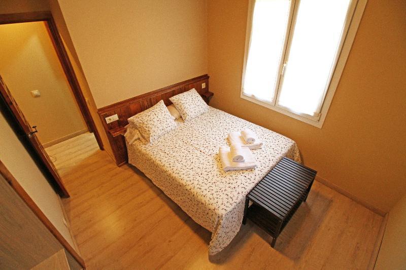 Snoe Apartamentos Mont Romies Plaza Salardú Esterno foto