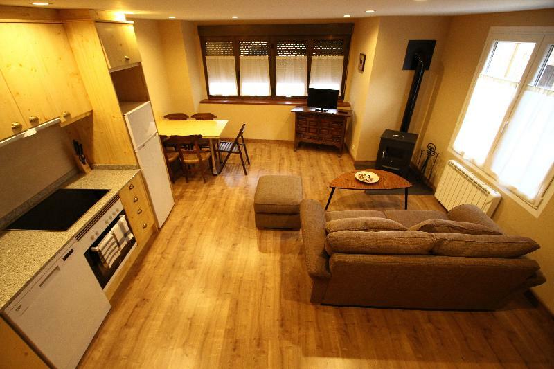Snoe Apartamentos Mont Romies Plaza Salardú Esterno foto